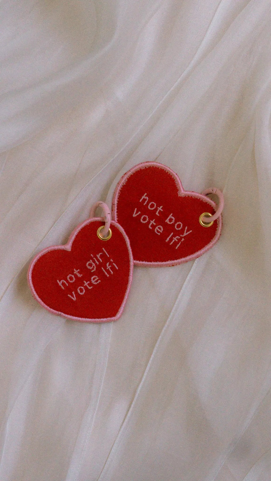 Porte clé coeur "hot girl vote lfi"